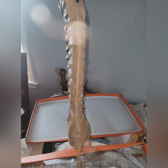 So Me Heaven Caged Cut-Out Calf Boots - Camel, Sz: 11 - Picture 3 of 5